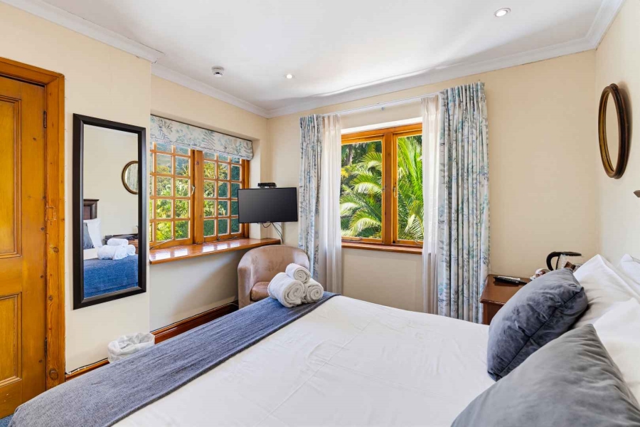 14 Bedroom Property for Sale in Oranjezicht Western Cape